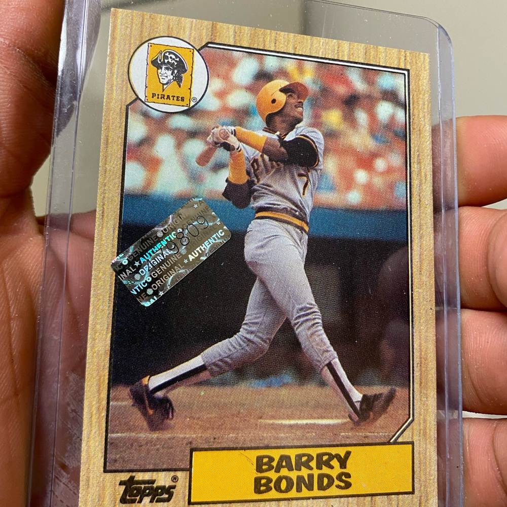 1987 BARRY BONDS TRADING CARD. MINT CONDITION in Card Sleeve